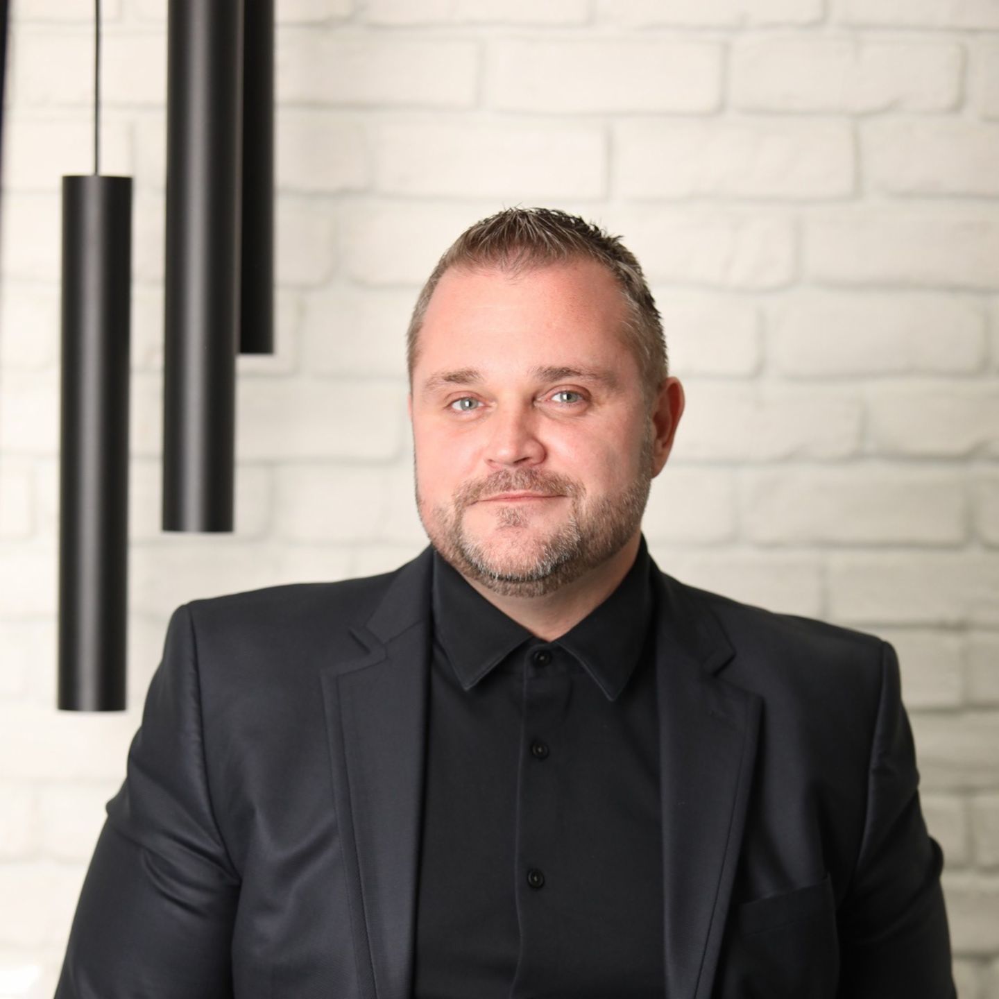 Slika prikazuje Emil Krastev, Deputy Managing Director pri EOS v Bolgariji