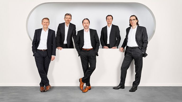 Skupinska fotografija direktorjev Skupine EOS (od leve proti desni) Andreas Kropp (Nemčija), Justus Hecking-Veltman (Oddelek financ), Marwin Ramcke (predsednik vodstva), Carsten Tidow (Vzhodna Evropa) in dr. Andreas Witzig (Zahodna Evropa).