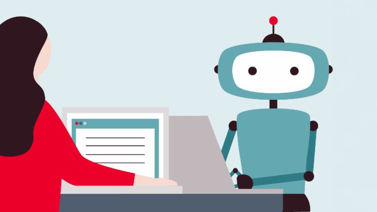Slika ženske, ki sedi pred računalnikom in gleda robota